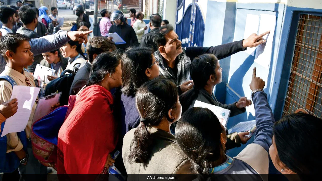 अधिक पर फोकस, "Admission Got रद्द": कॉलेज सीट्स सीबीएसई जबकि दूर पर्ची पुन: जाँच पत्र