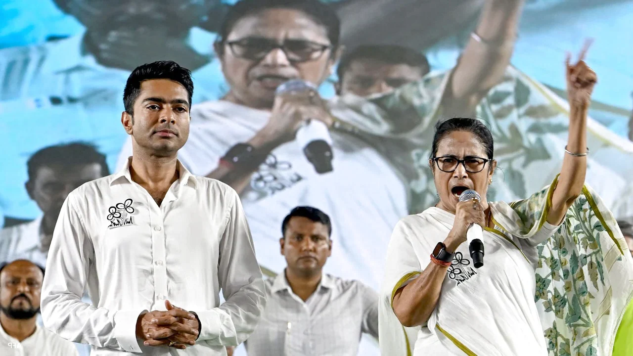 Rebel Bloc's Big Merger Announcement, Trinamool's "Betrayal" Jab के बीच मित्रा चर्चा में