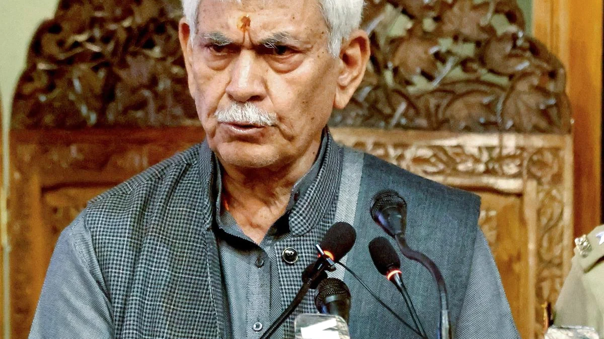 कर्मचारियों को लेकर बड़ा अपडेट, एक अन्य सरकारी कर्मचारी ने कश्मीर में आतंकवादी लिंक पर हमला किया
