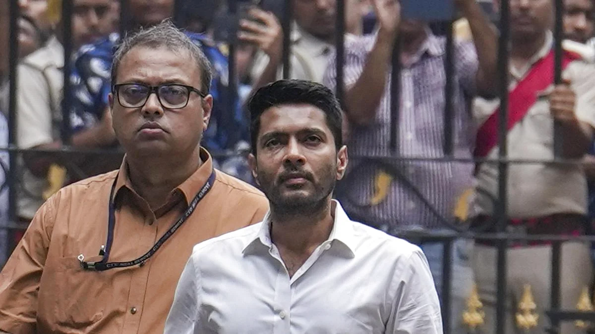 भाजपा नेता ने अभिषेक बनर्जी को मिट्टी के pilferage racket से जोड़ने का आरोप लगाया; फाइल पुलिस शिकायत: बीजेपी पर नई जा...