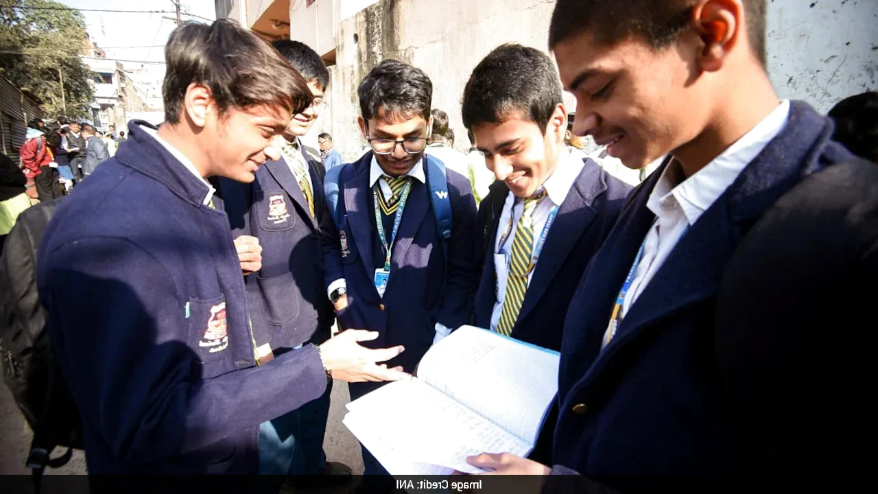 सीबीएसई को लेकर बड़ा अपडेट, CBSE Class 10 Result 2026 Live Updates: लगभग 6.8 लाख छात्र Await स्कोर Anytime Soon