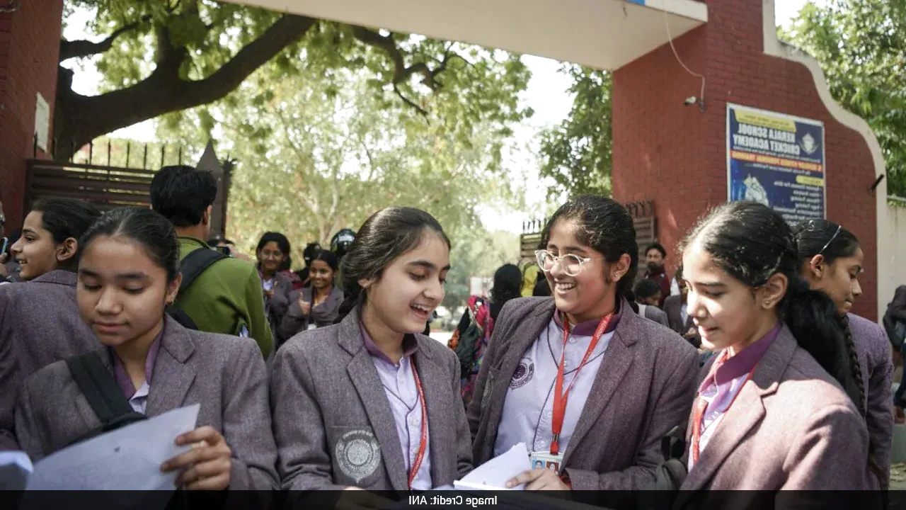 सीबीएसई क्लास 10 सेकेंड बोर्ड परिणाम 2026 लाइव: स्कोरकार्ड लिंक टू एक्टिवेटेड सोन, चेक अपडेट के बीच सीबीएसई चर्चा में