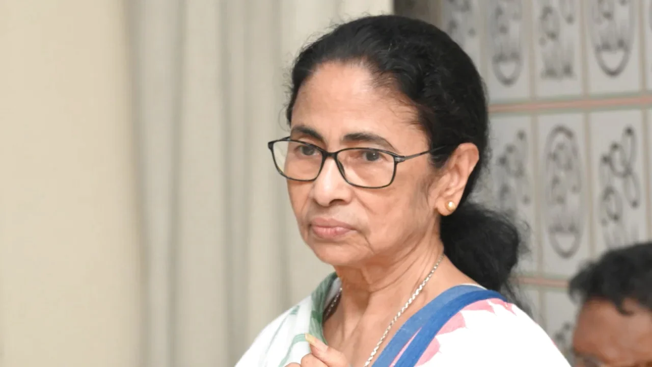 त्रिनामूल को लेकर बड़ा अपडेट, 'फ्रीज़', 'फ्रीज़ नहीं': Trinamool, Ex-Treasurer over Funds in HDFC Account