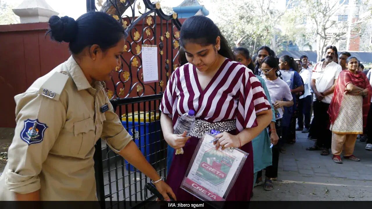 गुजरात पुलिस ने कानून और आदेश को तंग किया, राज्यव्यापी सुरक्षा उपाय नीट यूजी 2026 री-एक्साम के आगे: जानिए पूरा मामला