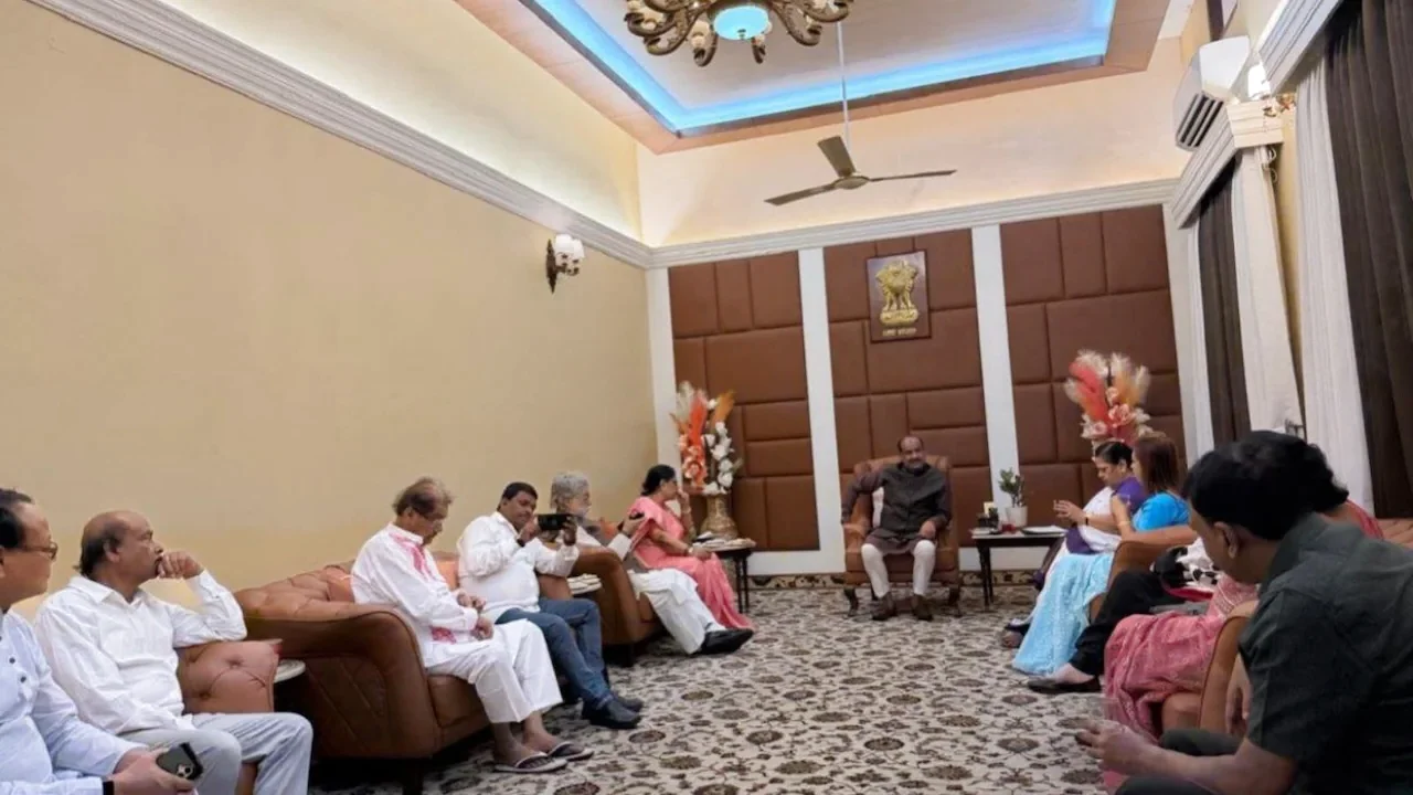 सांसदों पर फोकस, रेबेल त्रिनामूल सांसदों की सूची जो मीट लोक सभा अध्यक्ष ओम बिरला