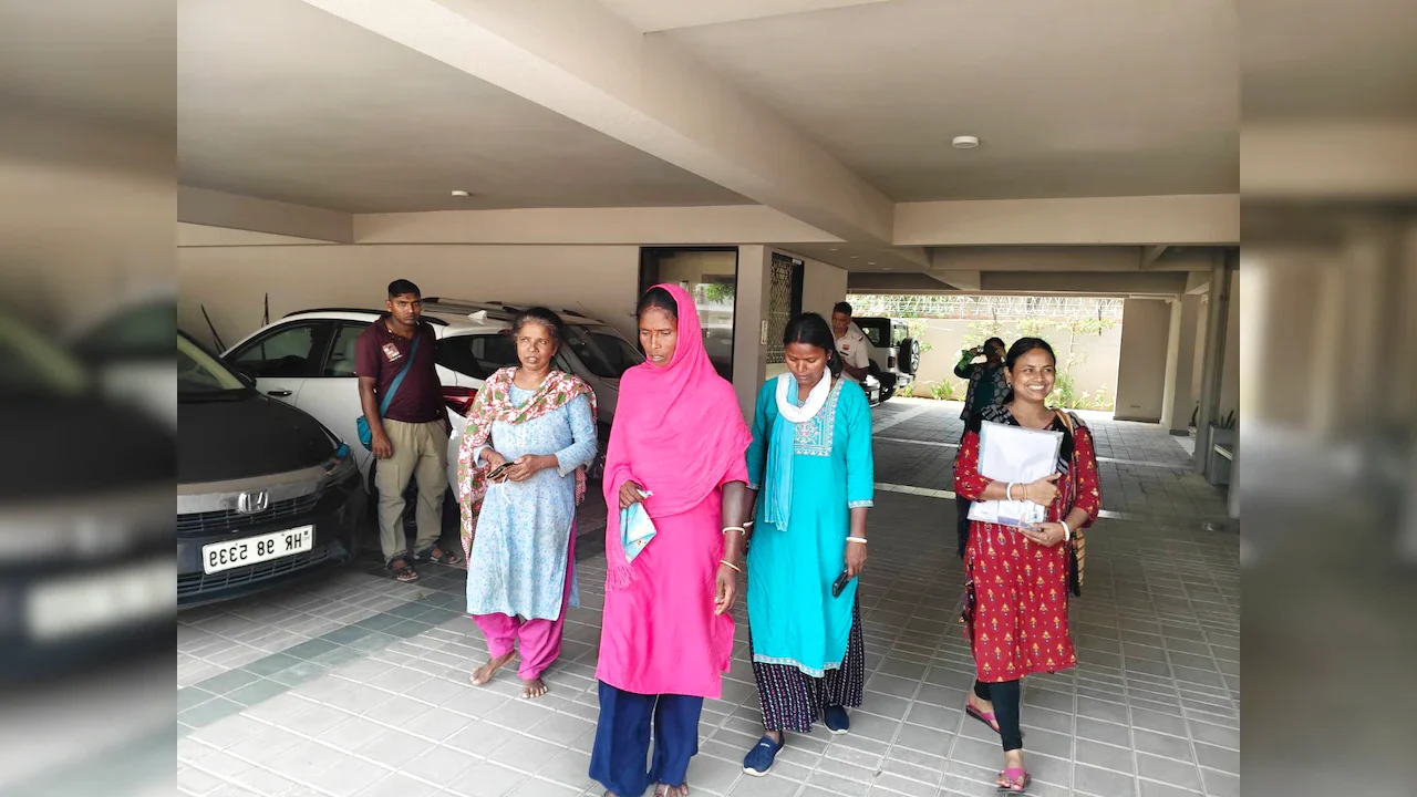 अधिकारियों पर फोकस, लॉक इन, बीटेन, जबरन टू वर्क, बंगाल महिला ने गुरुग्राम में बचाव किया