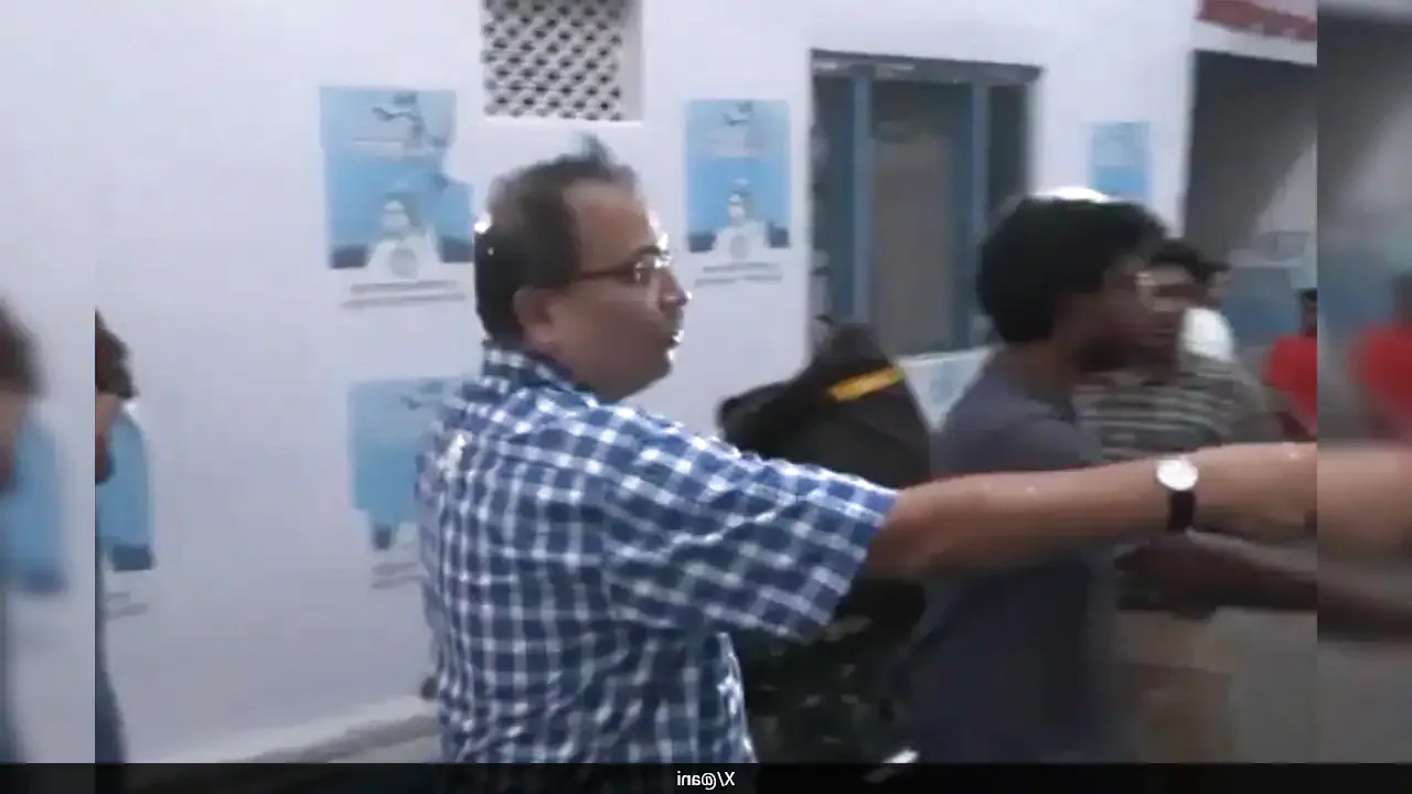 आदमी को लेकर बड़ा अपडेट, कैमरे पर, अंडा फेंकने पर कुणाल घोष बाहर ममाता बनर्जी होम