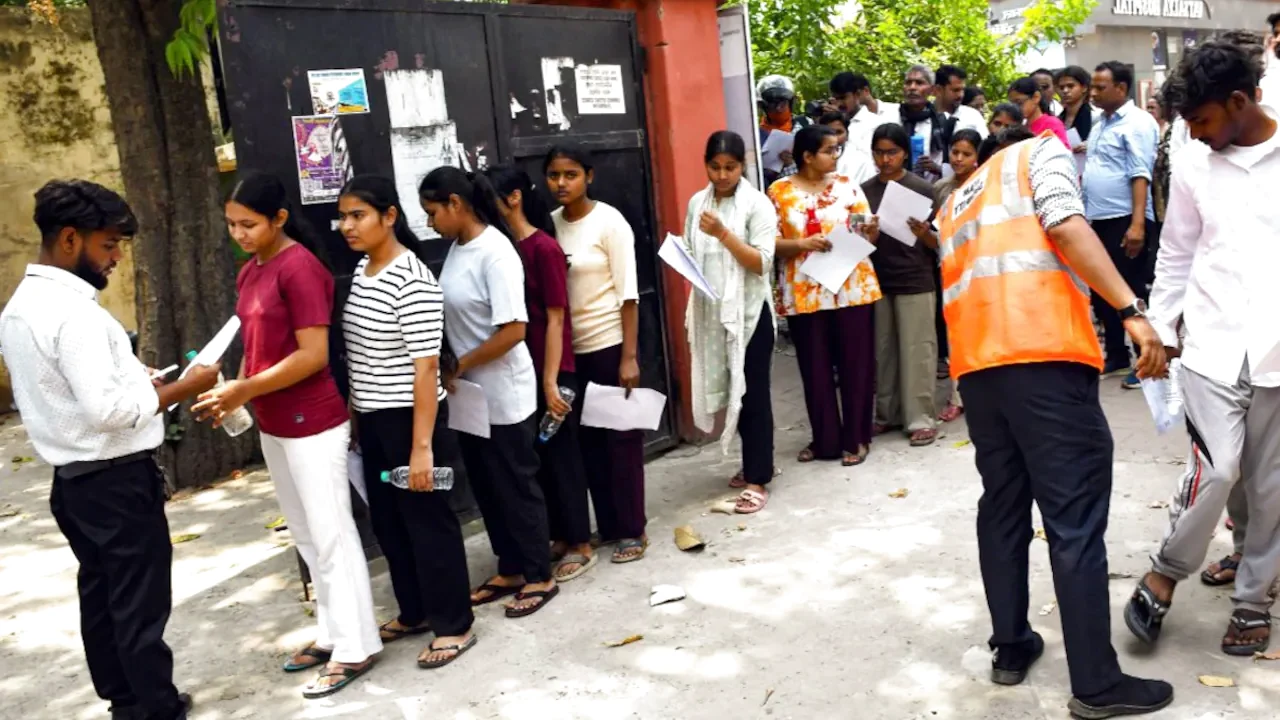 'अन्य सोशल मीडिया प्लेटफॉर्म भी विनियमन की आवश्यकता है': NEET Aspirant on Telegram Restriction: जानिए पूरा मामला