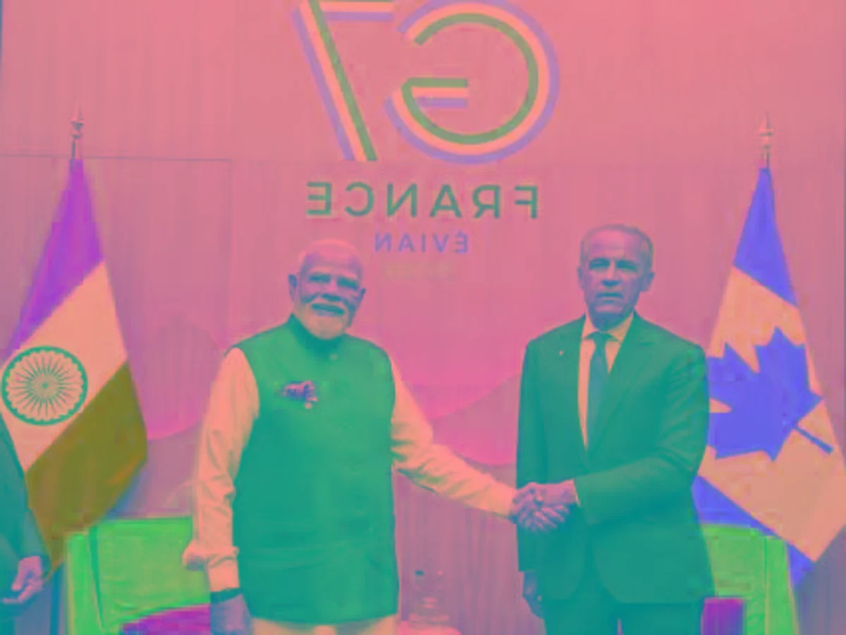 प्रधानमंत्री मोदी ने फ्रांस में जी7 शिखर सम्मेलन के दौरान कनाडा के मार्क कार्नी के साथ द्विपक्षीय बैठक की है: प्रधानम...