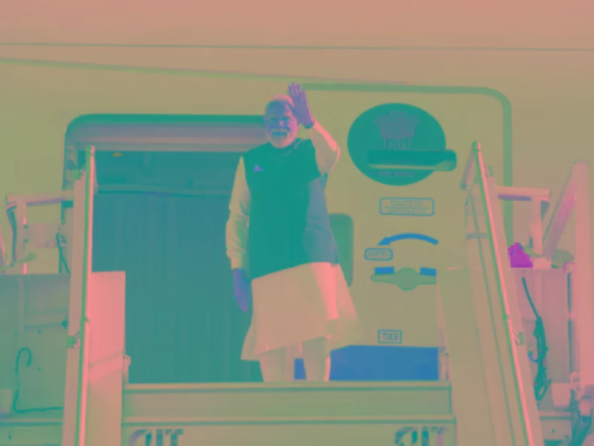 प्रधानमंत्री मोदी ने फ्रांस के अंतिम पैर के लिए पेरिस छोड़ दिया, जी7 शिखर सम्मेलन के बाद दौरा किया के बीच शिखर चर्चा में