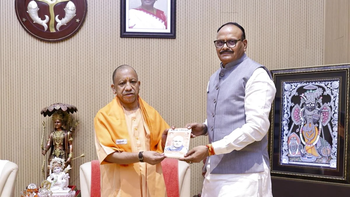 राम मंदिर पंक्ति: क्यों एसपी बाबरी फंड के बारे में बात नहीं कर रहा है, उत्तर प्रदेश के उप मुख्यमंत्री से पूछता है के...