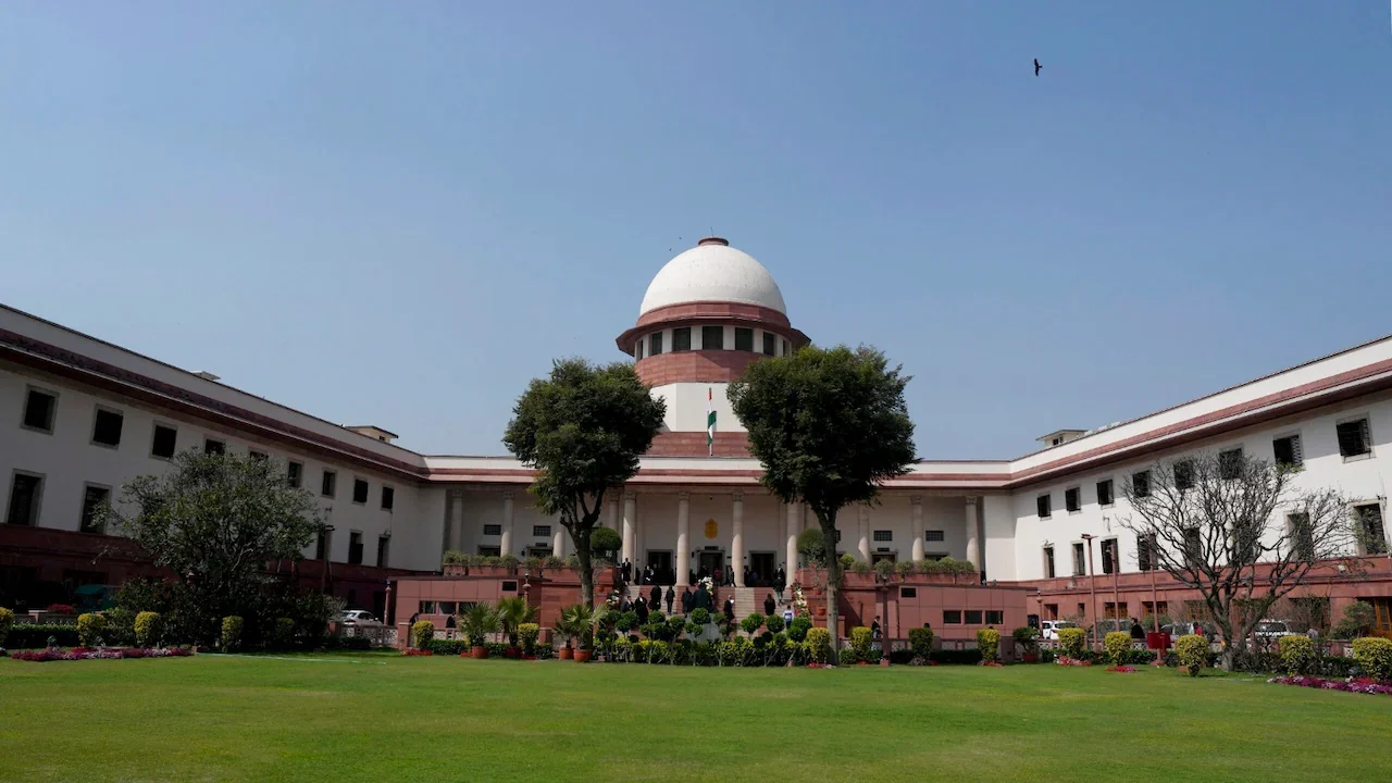 "Scattered Opinion": शीर्ष न्यायालय Halts उच्च न्यायालय के Transgender कानून कार्यवाही: केंद्र पर नई जानकारी