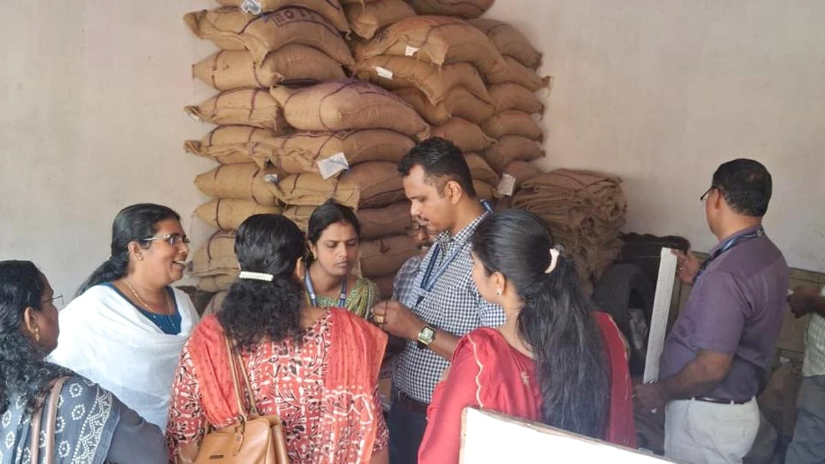ऑपरेशन पर फोकस, VACB के स्टिंग ऑपरेशन ने केरल में NFSA गोदामों, राशन दुकानों से खाद्यान्नों के व्यापक अवैध मोड़ को उज...